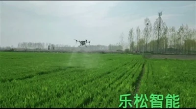 Dron flite rekòt